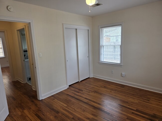 Building Photo - 615 Pine Dr