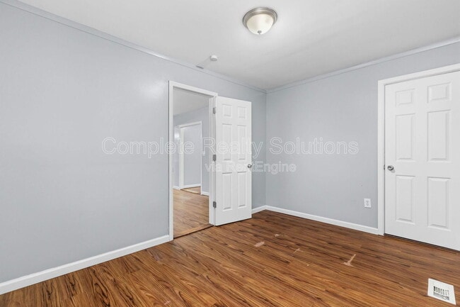 Building Photo - 8235 Albin Ave