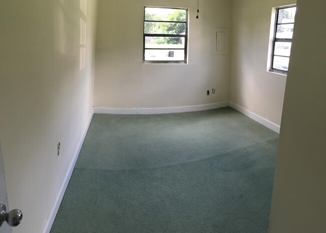 Building Photo - 3302 Meadow Ln