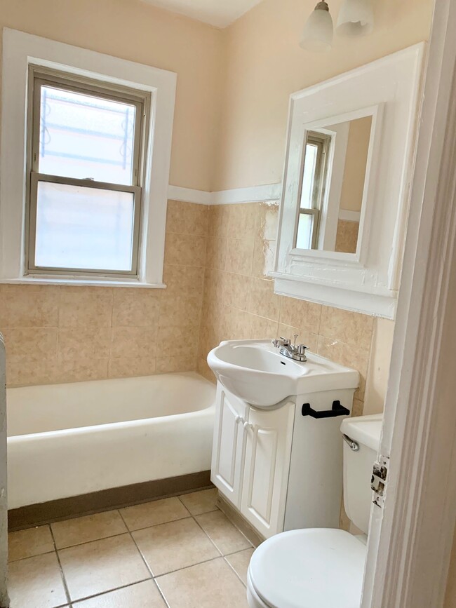 2BD/2BA Bathroom - Luella Court