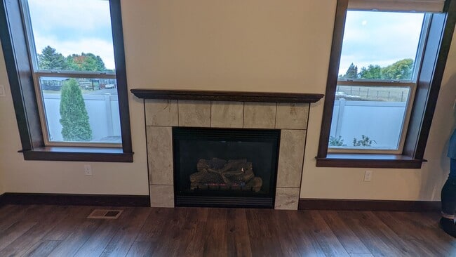 Building Photo - Garden Grove Rancher