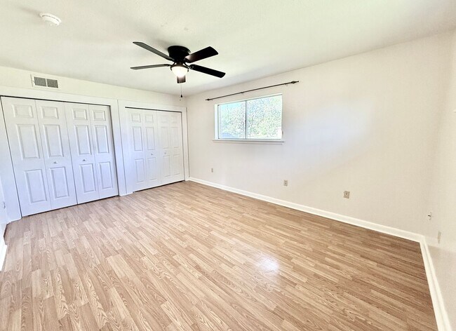 Building Photo - 325 Marilyn Dr