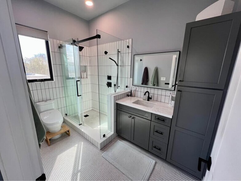 Bathroom - 11044 Aletta Ave