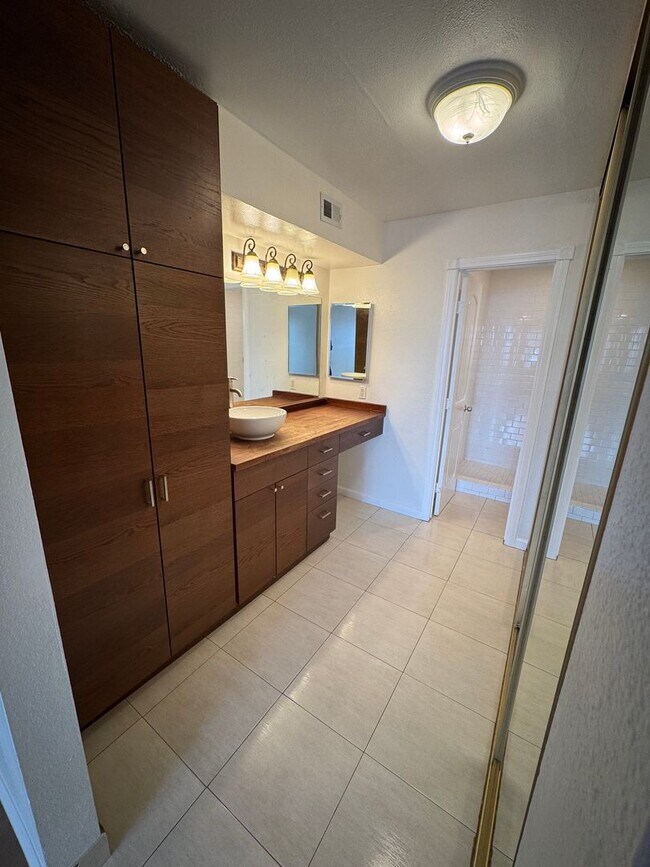 Building Photo - Newly Remodeled 2 Bedroom 2 Bath Condo in Chula Vista - $2600 a month