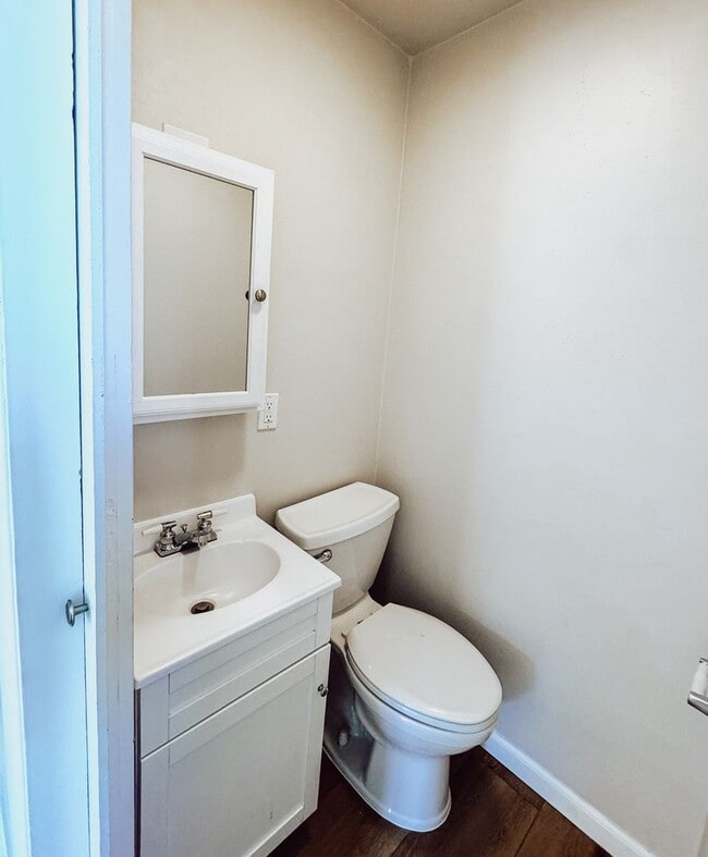 Building Photo - Newer Remodeled 2 Bed, 1.5 Bath – Private & Tucked Away Gem