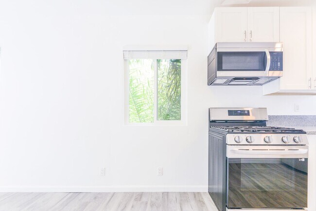 Building Photo - Ocean Avenue Duplex