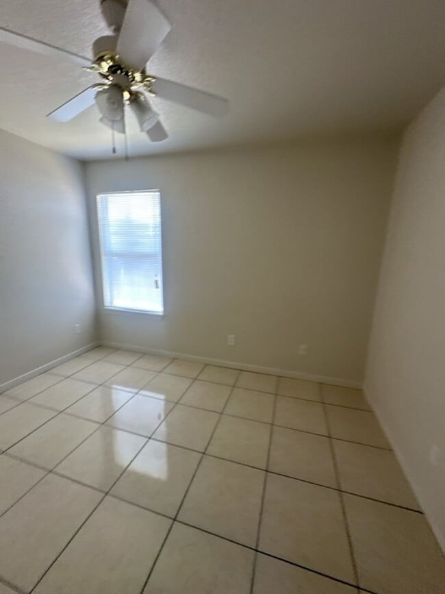 Building Photo - 2107 Charleston Ct