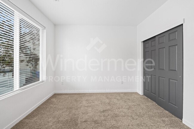 Building Photo - 12805 N Jaydee Ln