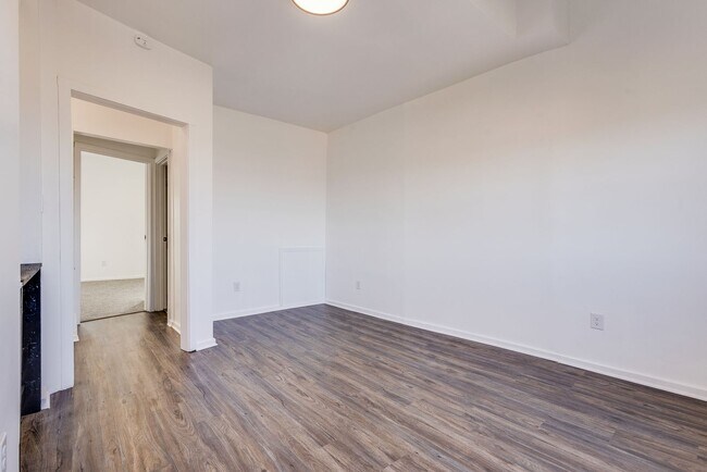 Building Photo - AVAILABLE NOW - Beautiful 3 Bedroom Home w...