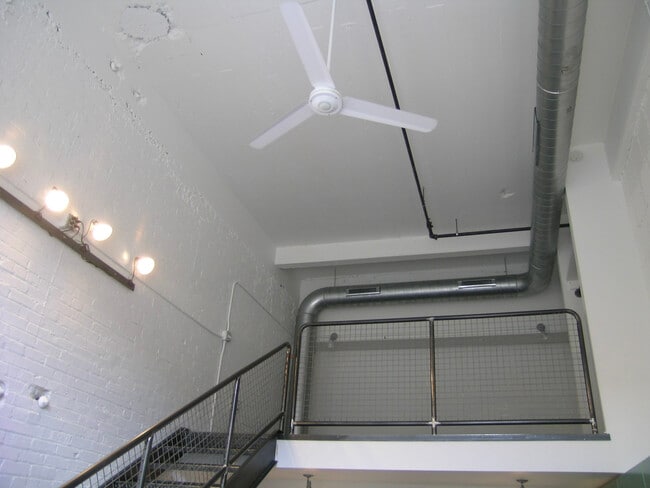 Building Photo - LUNA Lofts