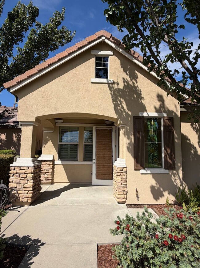Building Photo - 2016 Avignon Ln