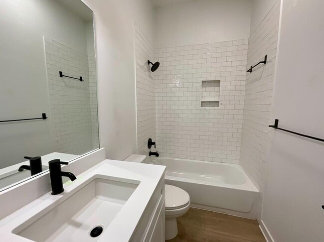 Building Photo - 12016 Savannah Ave