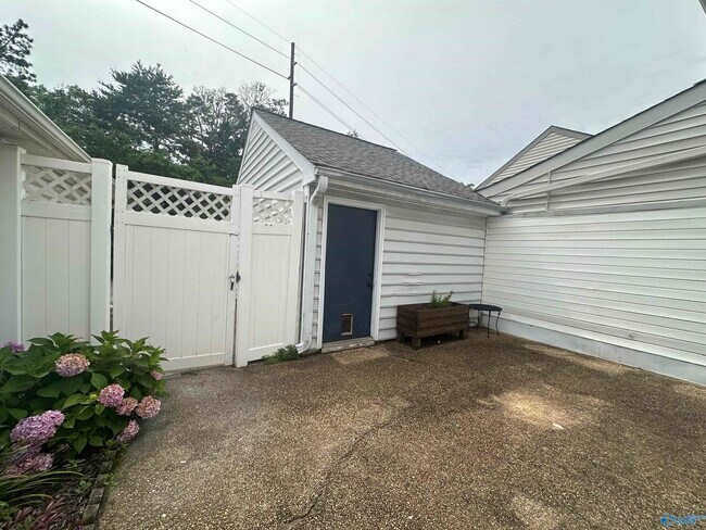 Building Photo - 3030 Dupree Dr SW