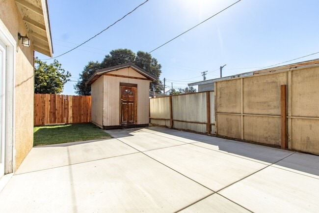 Building Photo - Coming Soon... 3 Bedroom 2 bath!