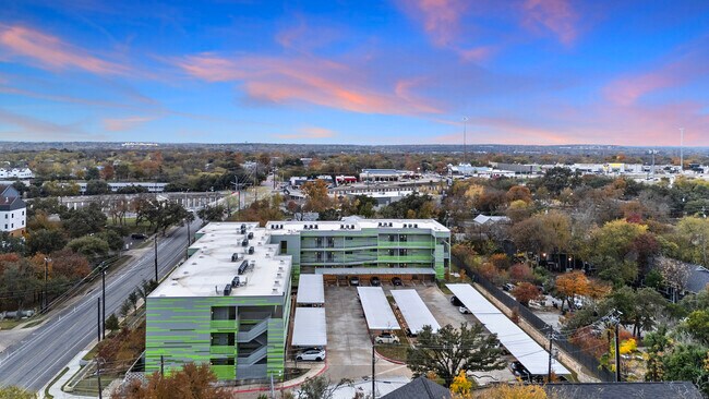 Building Photo - 4004 Banister Ln