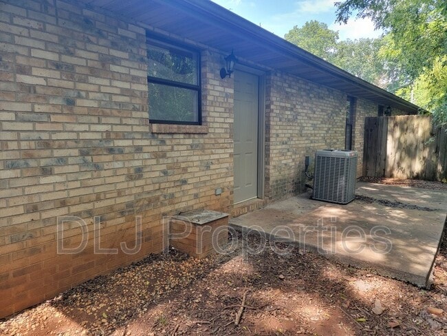 Building Photo - 2149 McCleary Rd