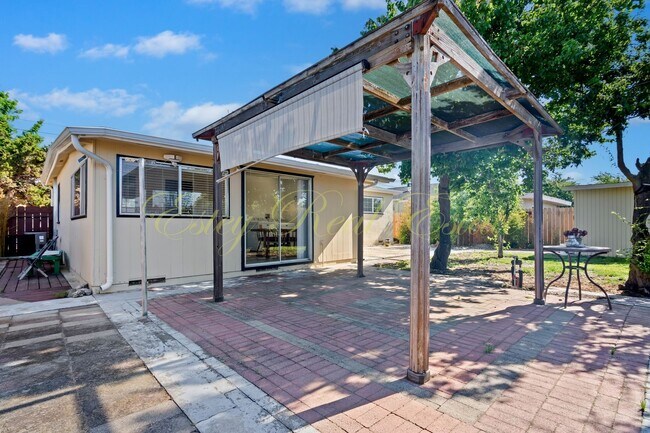Building Photo - American Canyon Single Story Home!
