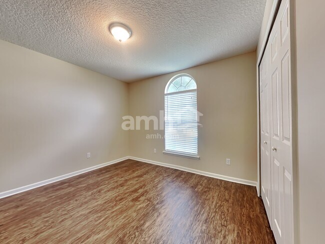 Building Photo - 11753 Donato Dr