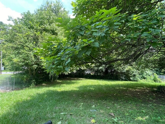 Building Photo - 3 BED, 1 BATH HOME