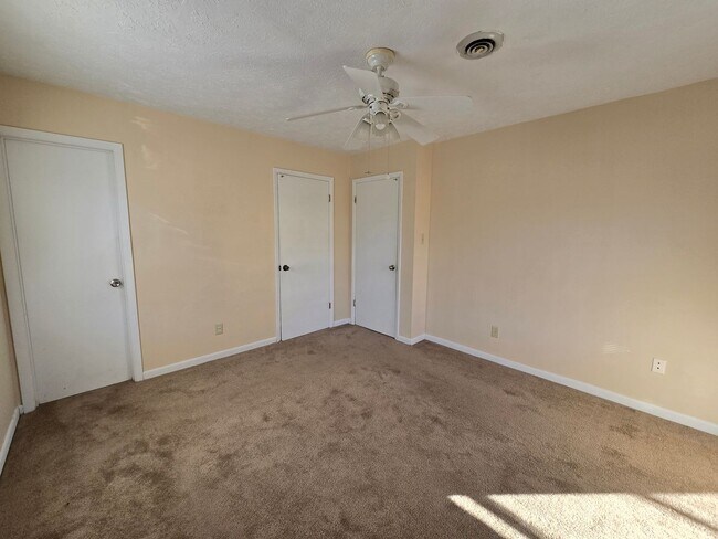 Building Photo - 6615 Keeler Dr