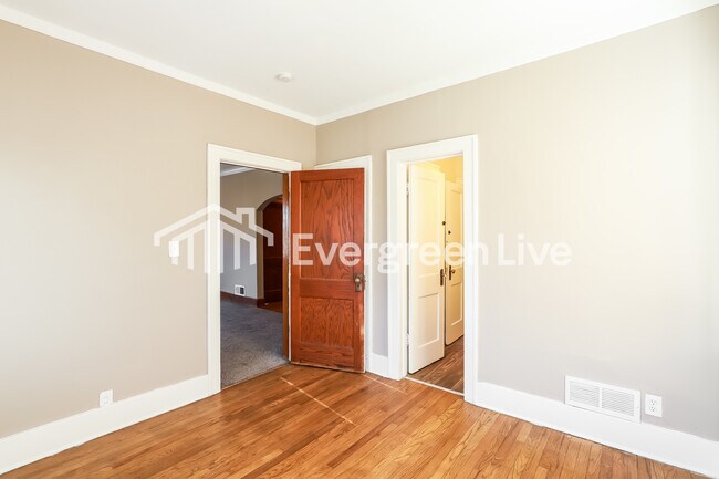 Building Photo - 3123 Fontenelle Blvd