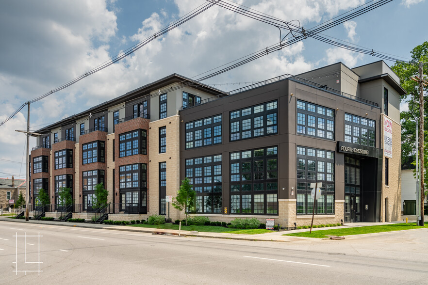 Building Photo - 4th Crossing