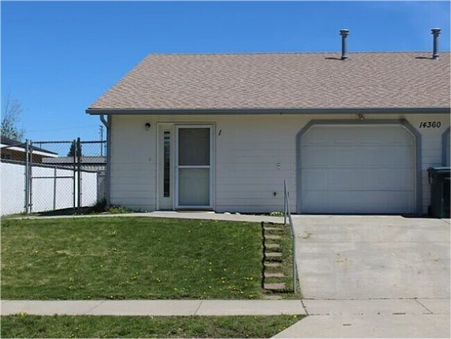 Building Photo - **Winter Special** 2 bed 1 bath duplex