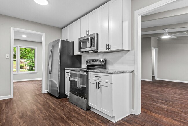 Building Photo - Charming Weatherly Woods Home with In-Law ...
