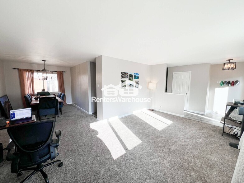 Building Photo - 13535 W Warren Cir