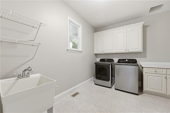 Building Photo - 2570 Wood Creek Ct NE