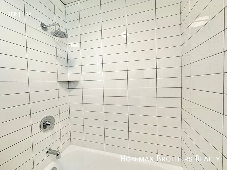 Building Photo - 1247 S Dunsmuir Ave