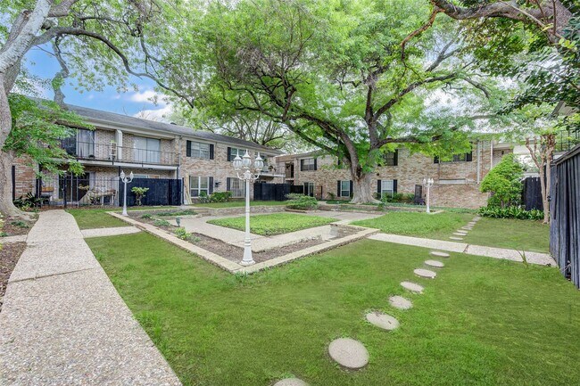 Building Photo - 7900 Westheimer Rd