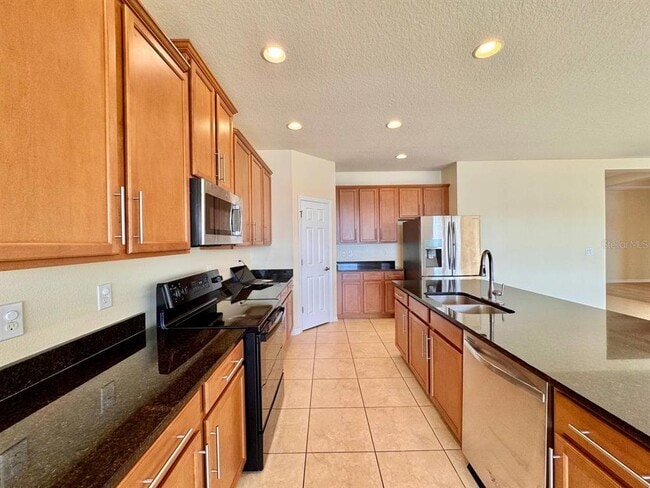 Building Photo - 610 15th Ave NW