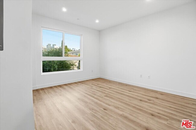 Building Photo - 1820 Prosser Ave