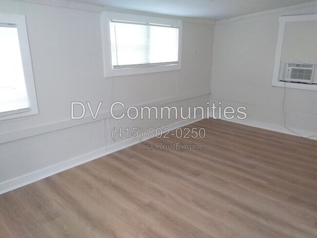 Building Photo - 2609 4th St S