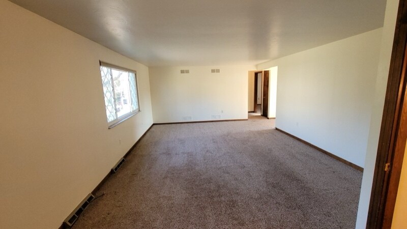 Building Photo - 110 Schars Ln