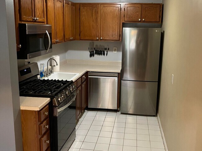 Building Photo - 1 BR/1 BA condo for rent in Courthouse, Ar...