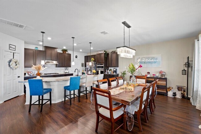 Building Photo - 1601 Sonny Dr