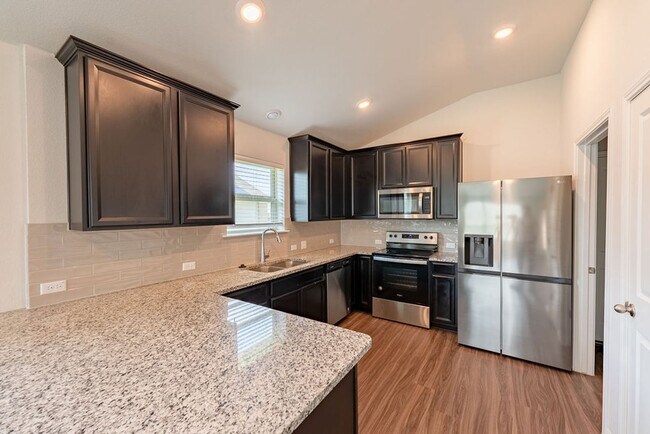 Building Photo - Experience Luxury Living: Perfect Blend of Comfort & Style in Your Dream Home! Schedule Viewing Now!