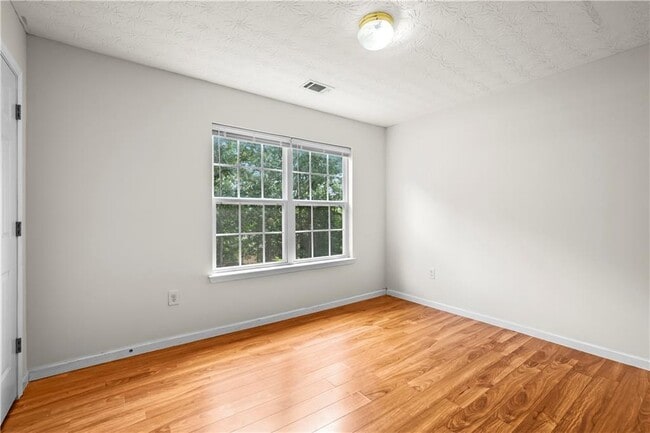 Building Photo - 3740 Crescent Walk Ln NE