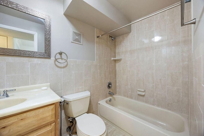 Building Photo - 470 NW 20th St