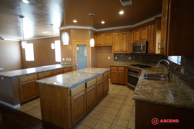 Building Photo - Lovely Home in Southwest Bakersfield!