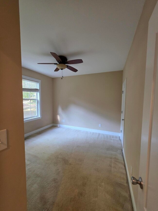 Building Photo - 306 Lochleven Ct