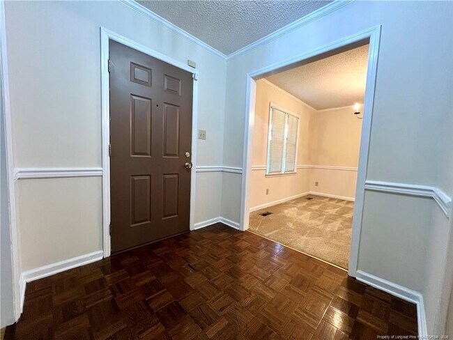 Building Photo - 6017 Lakeway Dr