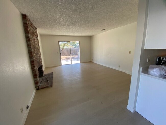 Building Photo - FRESH REMODEL and LARGE YARD!