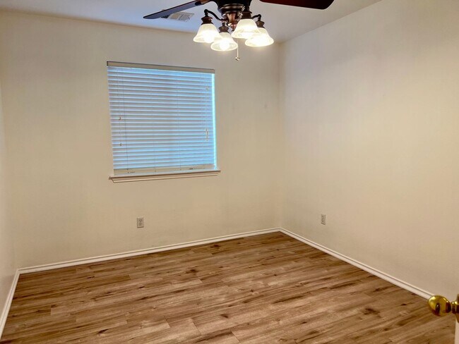 Building Photo - This is the one you want!