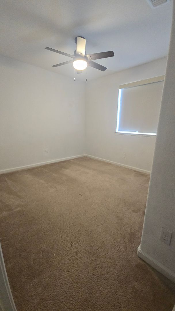 Building Photo - 1443 Greenbrier Dr