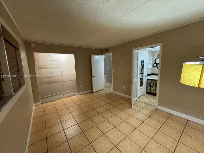 Building Photo - 10865 SW 112th Ave