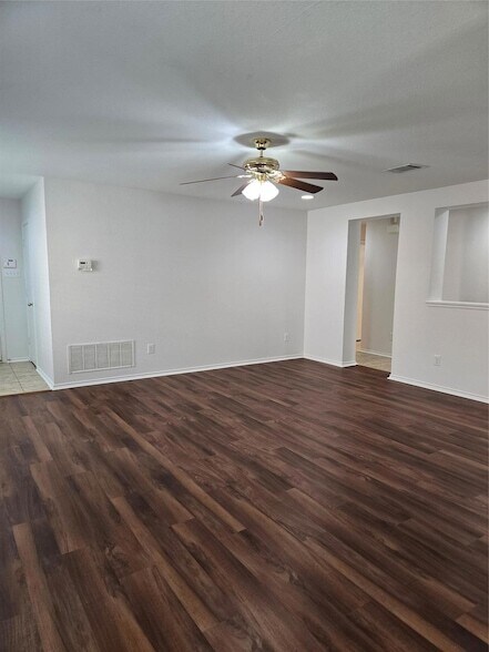 Building Photo - 1124 Hyde Park Dr