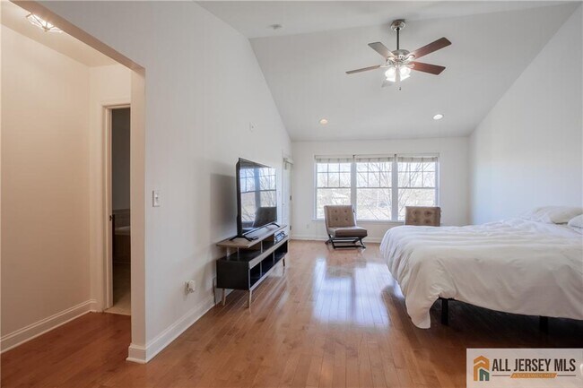 Building Photo - 98 S Shore Dr